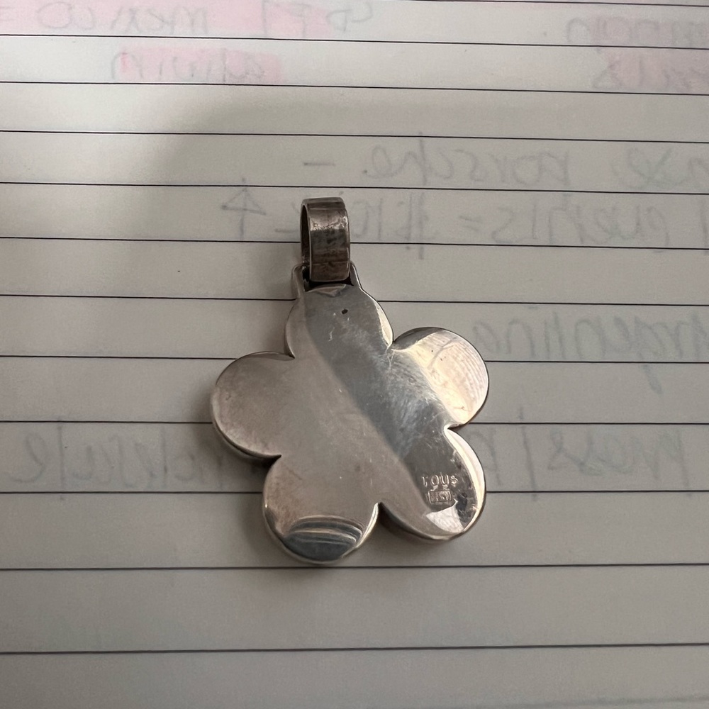 Tous flower pendant in silver medium